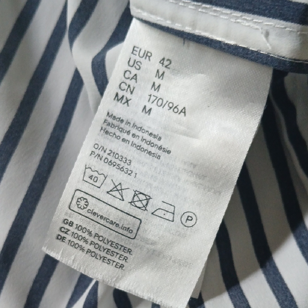H&M Navy Blue and White Button Down Blouse - Picture 13 of 14
